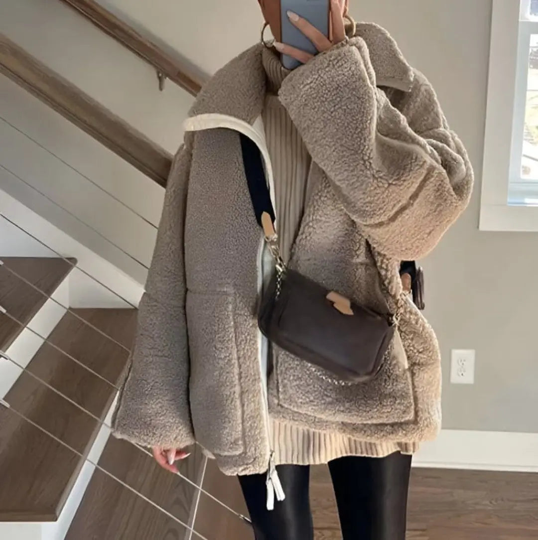 Damska kurtka zimowa z ociepleniem i kieszeniami