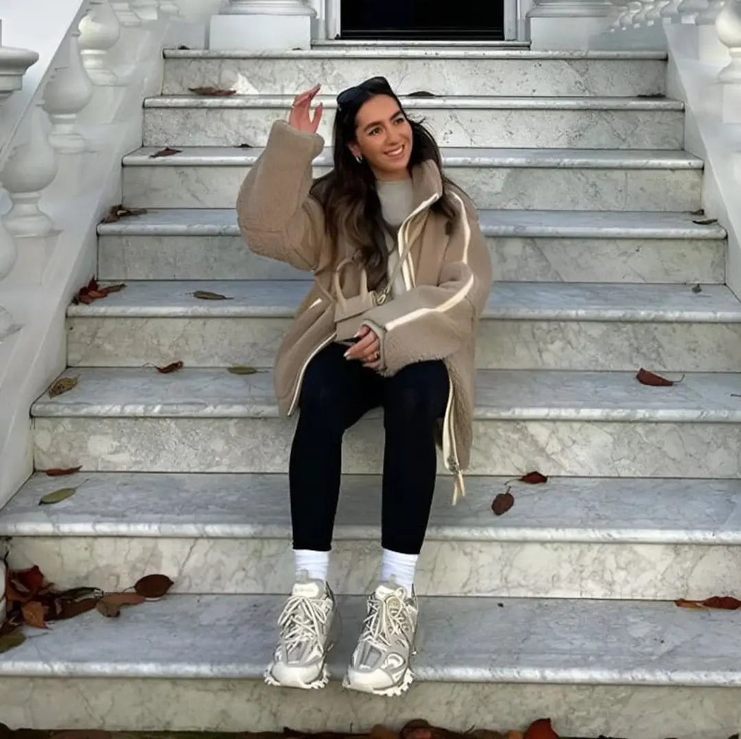 Damska kurtka zimowa z ociepleniem i kieszeniami