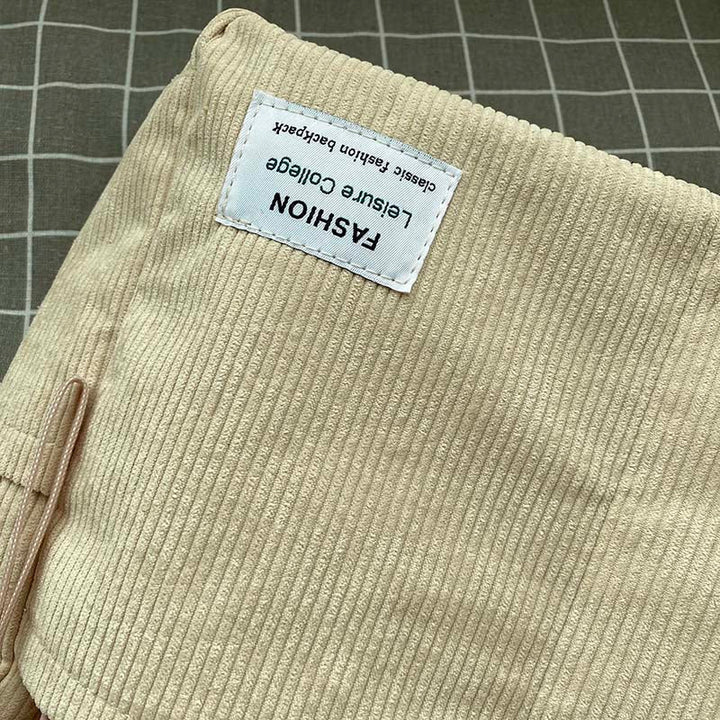 Praktyczna torba na ramię z wieloma kieszeniami i regulowanym paskiem