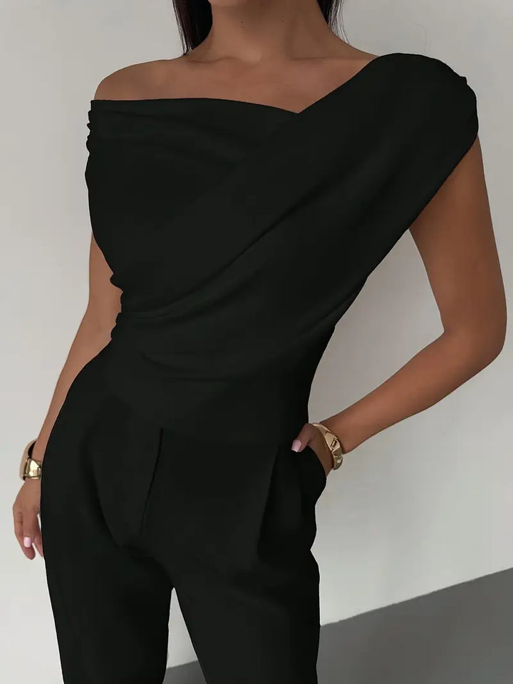 Nowoczesna modna bluzka z drapowanym ramieniem