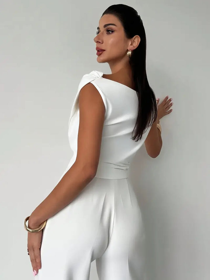 Nowoczesna modna bluzka z drapowanym ramieniem