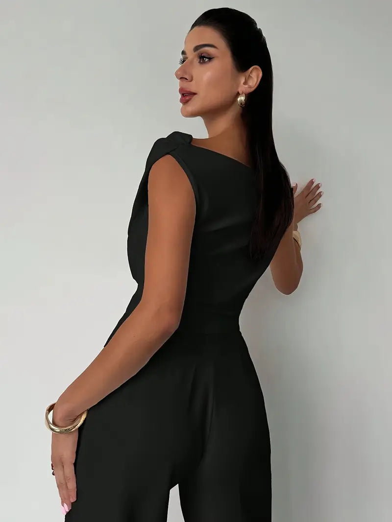 Nowoczesna modna bluzka z drapowanym ramieniem