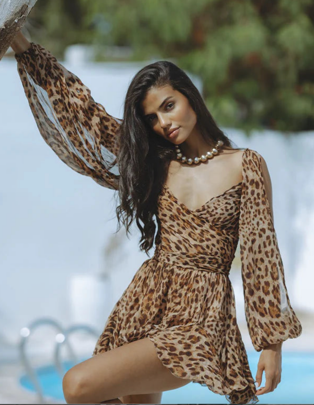 Damska letnia mini sukienka z wysokim stanem i płynnym krojem