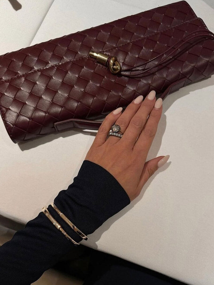 Szykowna woven torebka z klapką i uchwytem