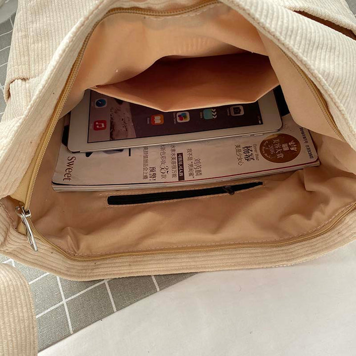 Praktyczna torba na ramię z wieloma kieszeniami i regulowanym paskiem