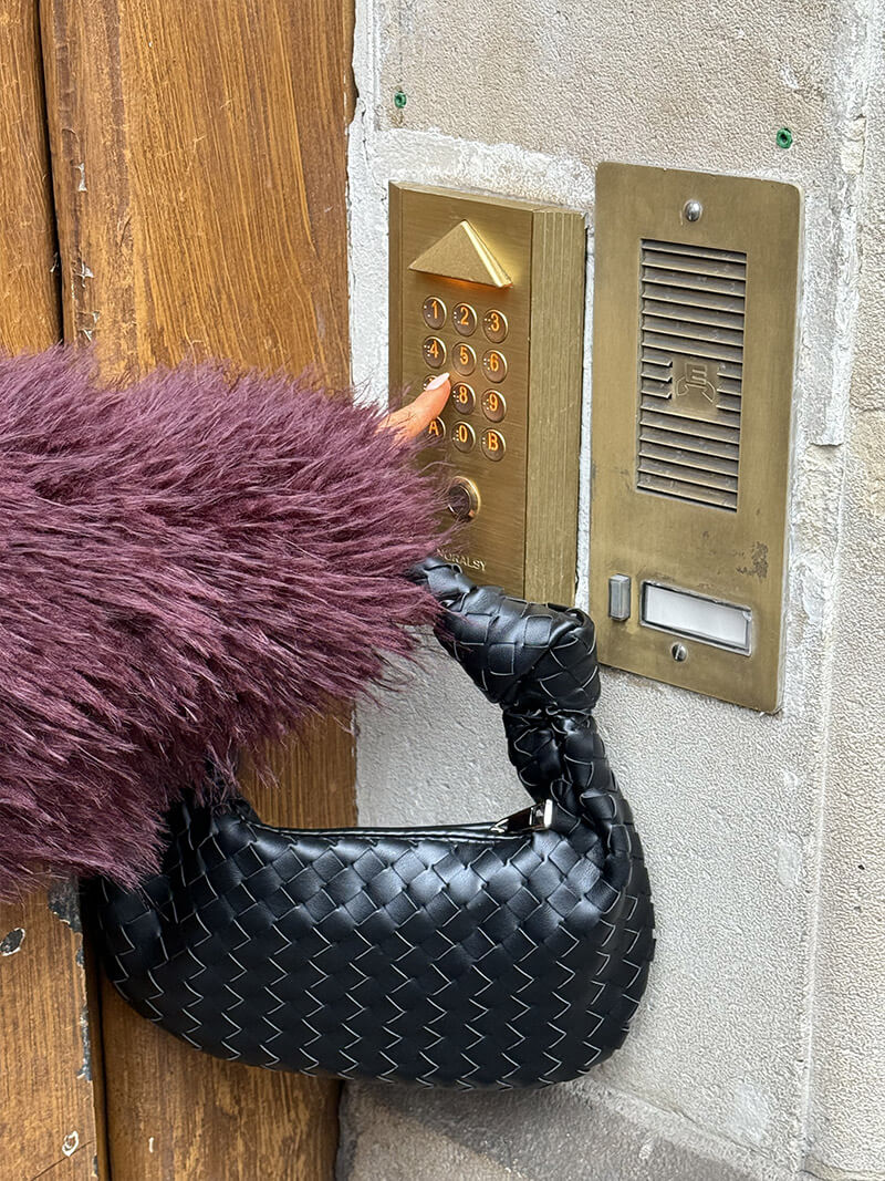 Stylowa funkcjonalna damska tkana torebka mini