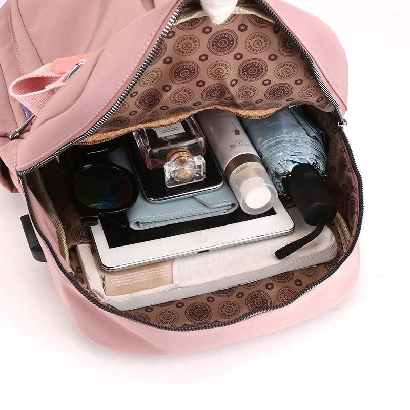 Plecak podróżny antykradzieżowy z ładowaniem USB